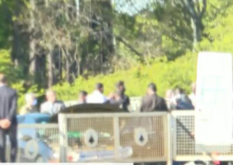 Carro do comboio sofre acidente na chegada de Bolsonaro ao Planalto