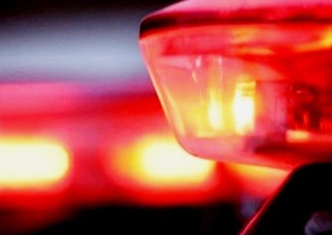 Mulher é presa com arma e drogas dentro de casa em Manaus 