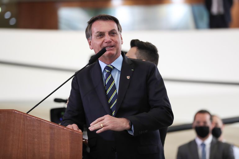 Bolsonaro diz que projeto sobre fake news não vai vingar e fala em possibilidade de veto