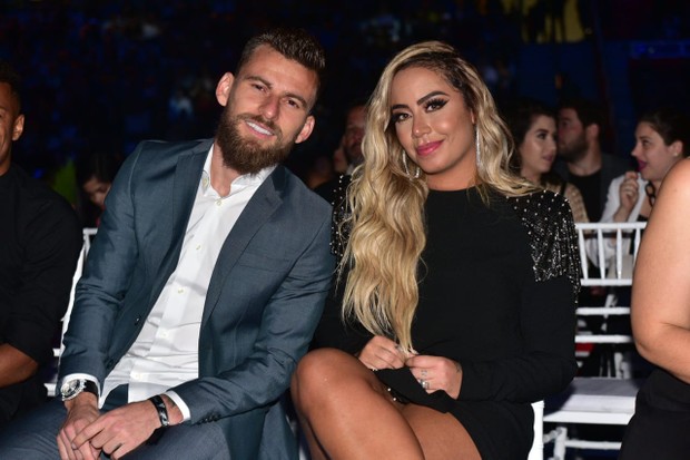 Rafaella Santos reata namoro com jogador Lucas Lima