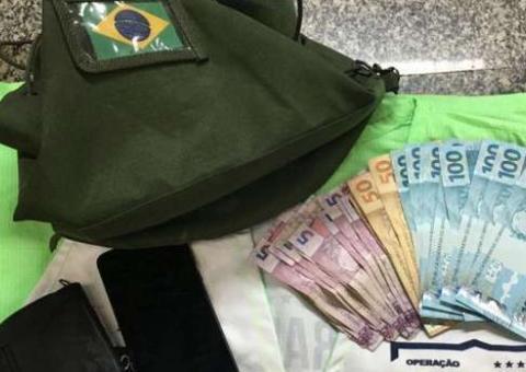Sem braços, homem furta mochila e mais de R$ 1 mil de militar do Exército
