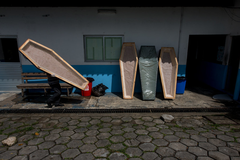 MP investiga irregularidades na compra de urnas funerárias em Guajará 