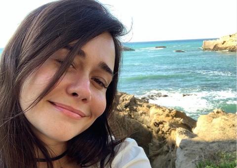 Alessandra Negrini surpreende ao postar foto rara com filha 