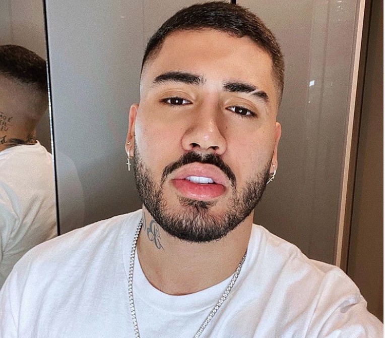 Aos 21 anos, Kevinho ostenta carros de luxo de R$ 1,8 milhão