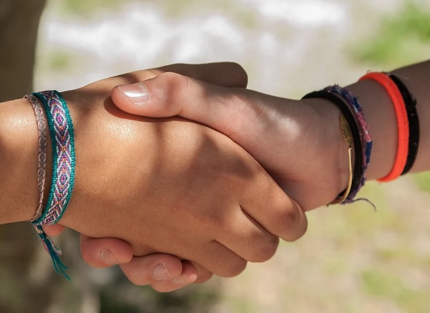 Festa da Covid-19: Universitários fazem apostas para ver quem é infectado primeiro 