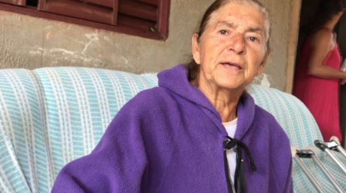 Avó de Michelle Bolsonaro é internada com Covid-19 após cair no meio da rua 