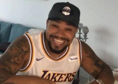 Naldo pira ao receber curtida de Chris Brown após virar piada na web