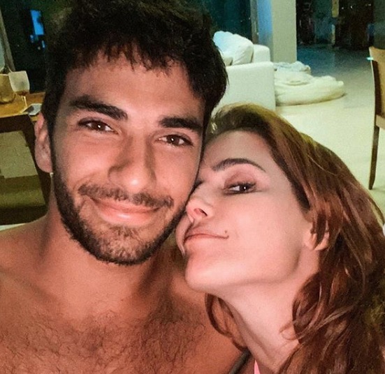 Deborah Secco choca ao revelar quantas vezes por dia transava durante gravidez