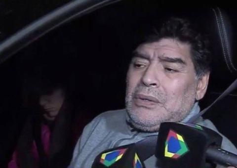 Diego Maradona preocupa ao postar foto 'amarrado'