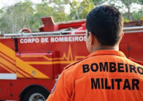 Homem fica ferido e motocicleta pega fogo após acidente em Manaus 