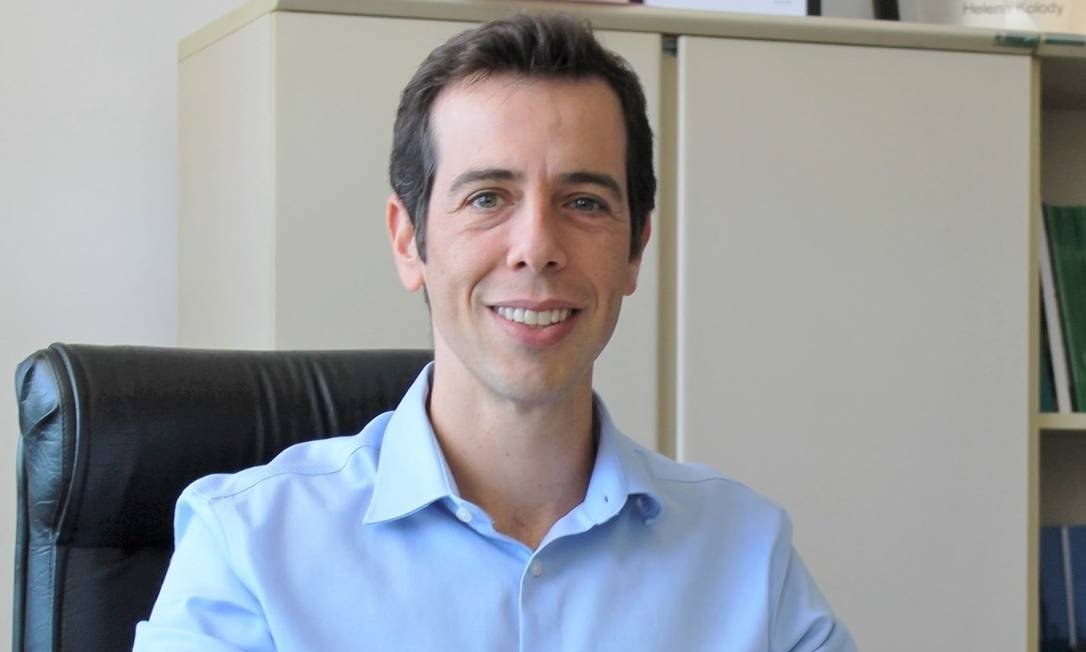 Evangélicos e aliados de Olavo de Carvalho pressionam contra escolha de Feder no MEC