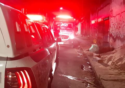 Sangrando, homem pede socorro a viatura no Centro de Manaus 