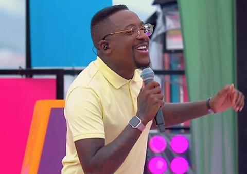 Mumuzinho fará show a céu aberto ao estilo drive-in com fãs dentro dos carros