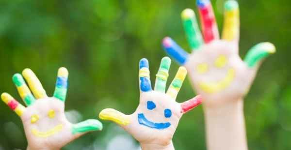 Governo estuda criar auxílio-creche em novo programa social; confira o valor