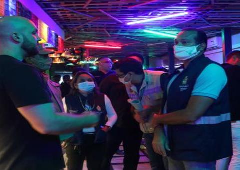 Polícia fecha bares e casa de show em Manaus
