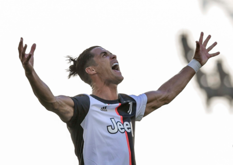 CR7 bate recordes com 1º gol de falta pela Juve após 42 tentativas falhas