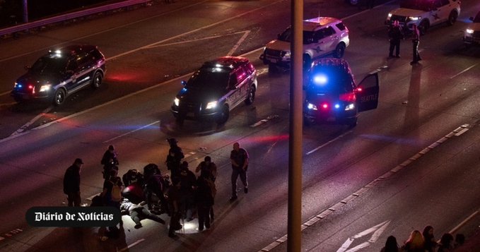 Motorista fura bloqueio e mata mulher atropelada em protesto antirracista nos EUA
