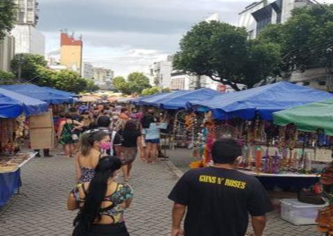 Feira de Artesanato da Eduardo Ribeiro retorna e atrai dezenas de manauaras nesse domingo