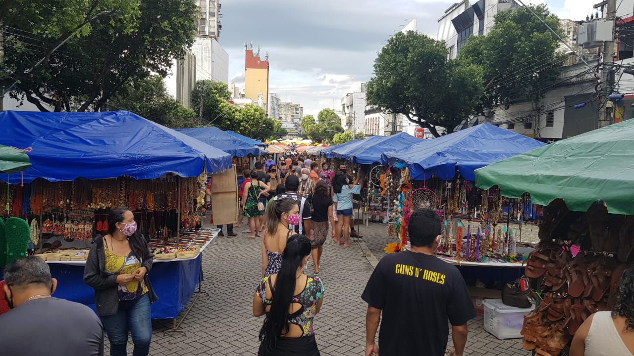 Feira de Artesanato da Eduardo Ribeiro retorna e atrai dezenas de manauaras nesse domingo