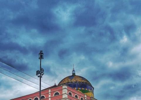 Chuva e forte ventania fecham Feira de Artesanato da avenida Eduardo Ribeiro