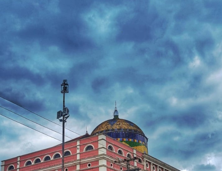 Chuva e forte ventania fecham Feira de Artesanato da avenida Eduardo Ribeiro
