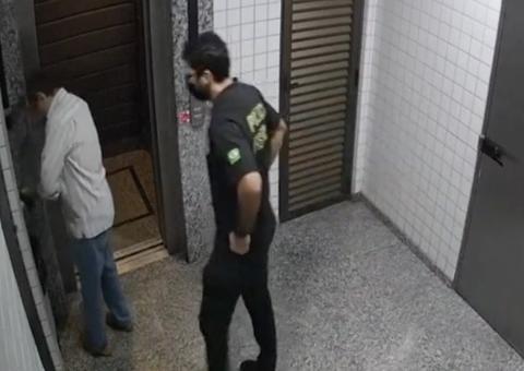 Câmera flagra conselheiro do TCE jogando R$ 500 mil na lixeira de prédio durante operação da PF