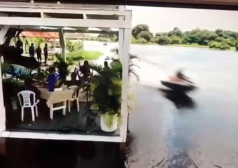 Condutor de jet ski invade Live do Caprichoso e 'dá banho' em músicos; Veja vídeo 