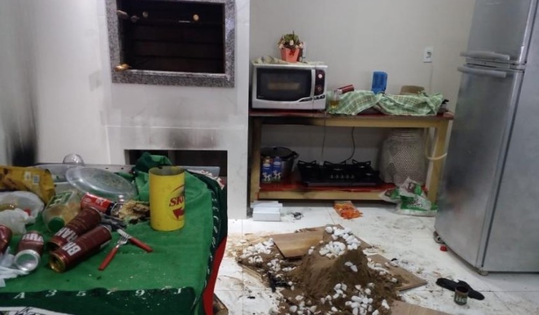 Explosão de lareira deixa menina de 12 anos em estado grave