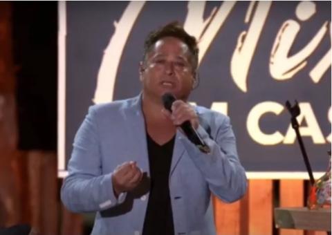 Durante live, Leonardo faz apelo para Ronaldinho Gaúcho deixar prisão no Paraguai