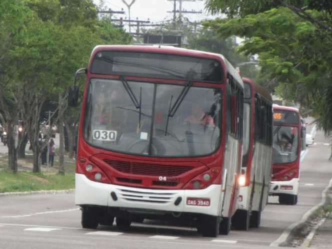 Ônibus têm rotas alteradas durante período de construção de complexo viário