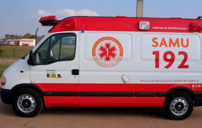 Homem vai parar no hospital após ser atropelado em avenida