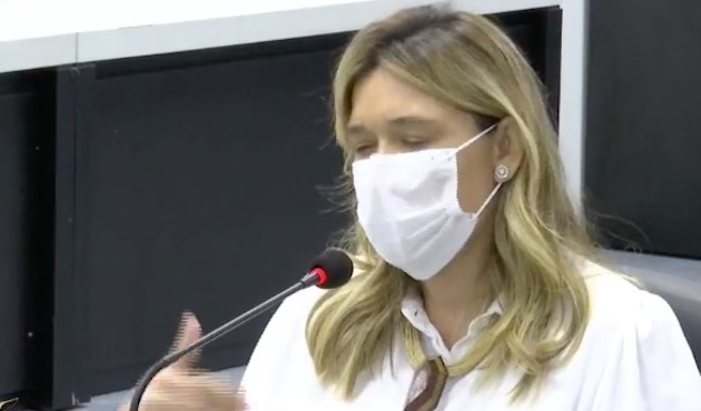 Carla Pollake diz não receber dinheiro do governo do Amazonas, mas CPI mostra prova