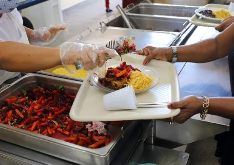 Restaurantes populares voltam a funcionar em Manaus 