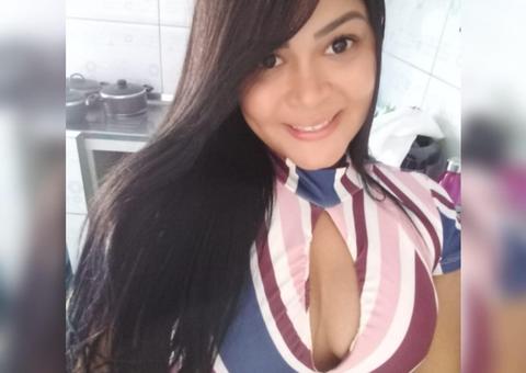 Jovem perde antebraço ao colidir sua moto com poste