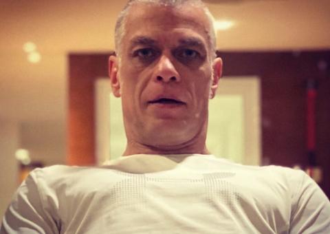 Aos 48, Fábio Assunção choca ao exibir barriga trincada após perder 27kg