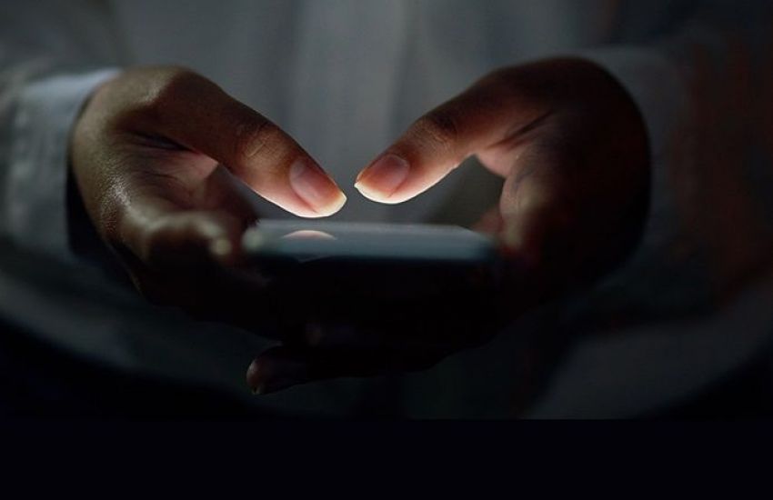 Mulheres são presas por extorsão a homens que mandavam nudes