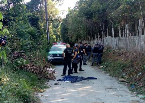 Enrolado em plástico corpo de homem é encontrado em ramal de Manaus