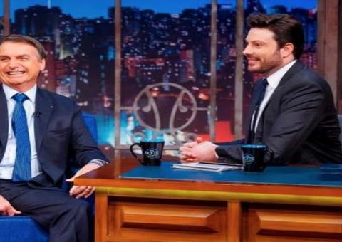 Danilo Gentili é criticado ao fazer piada sobre suspeita de covid-19 de Bolsonaro