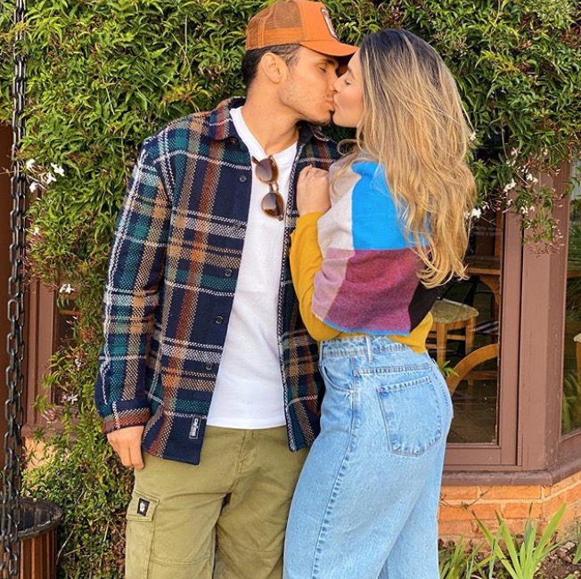 Irmã de Luan Santana assume namoro com jogador do Palmeiras