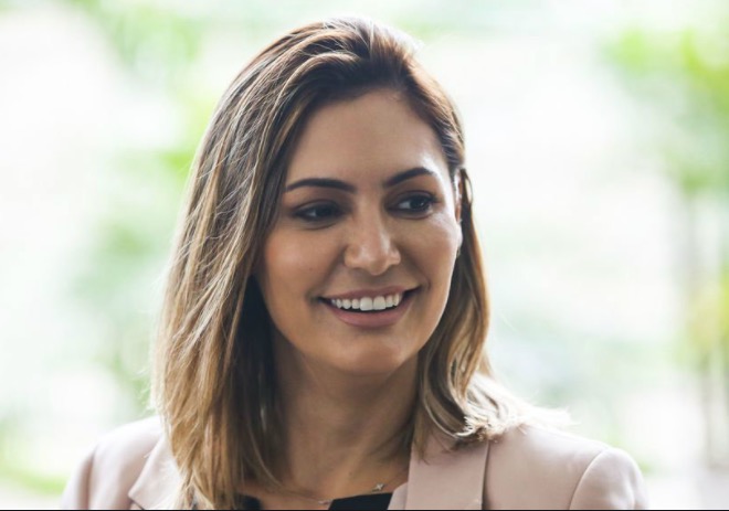 Michelle Bolsonaro faz exame após presidente testar positivo para covid-19