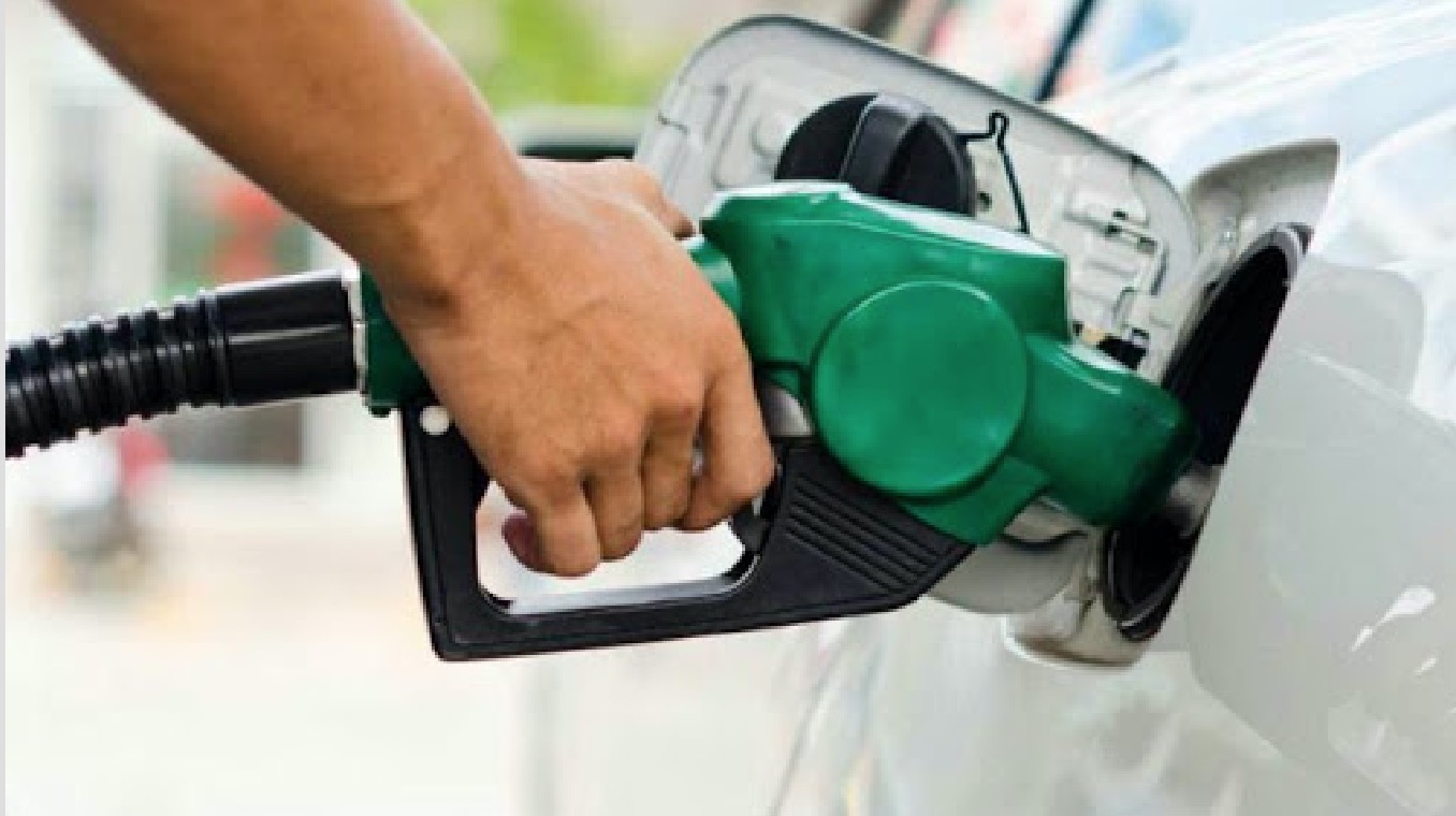 Petrobras eleva novamente preço da gasolina nas refinarias