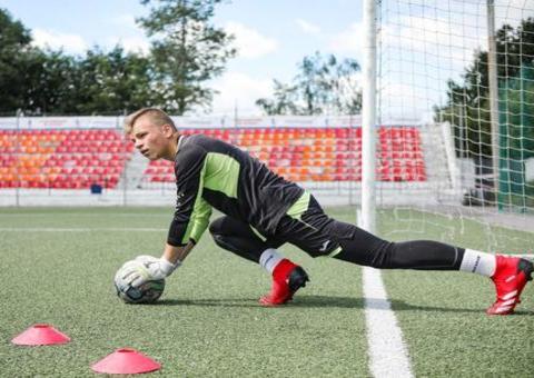 Goleiro é atingido por raio enquanto se preparava para treino 