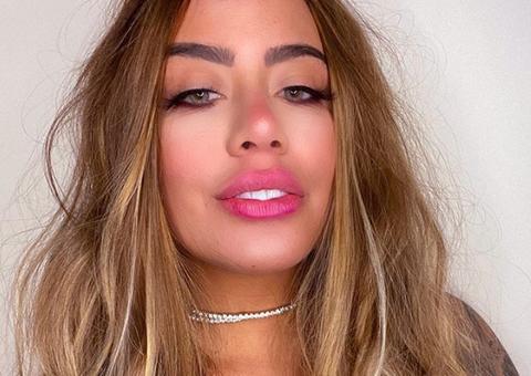 Irmã de Neymar intriga internautas com barriga 'surreal' e bumbum gigante