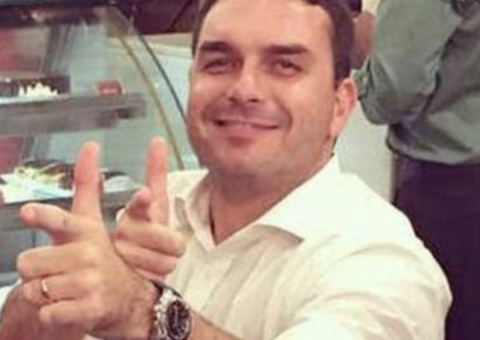 Flávio Bolsonaro depõe ao MP sobre suspeita de chefiar esquema das ‘rachadinhas’