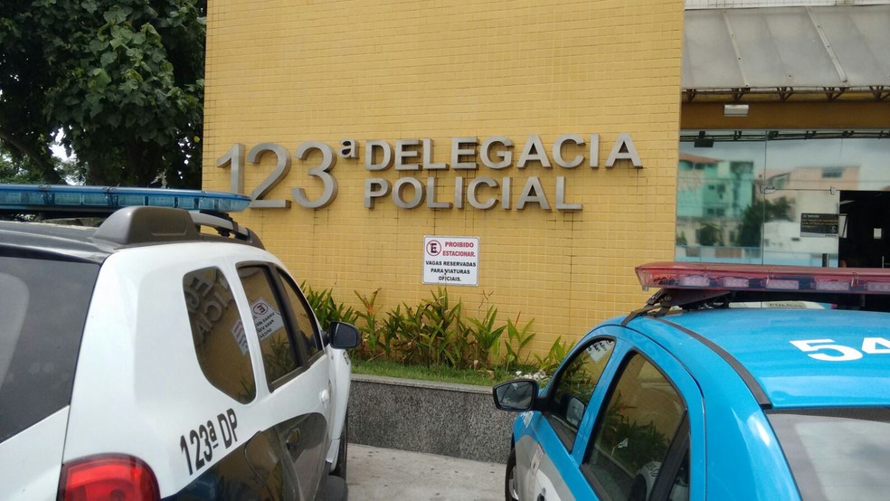 Bebê morre após ser esquecido pela própria mãe dentro de carro 