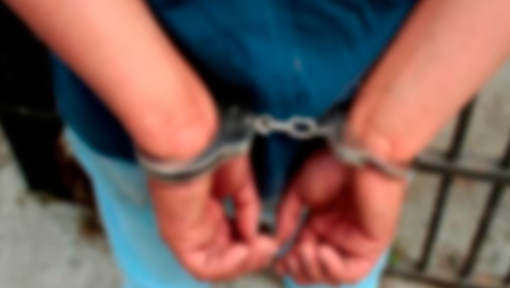 Mulher denuncia e marido é preso após ser flagrado estuprando enteada de 9 anos