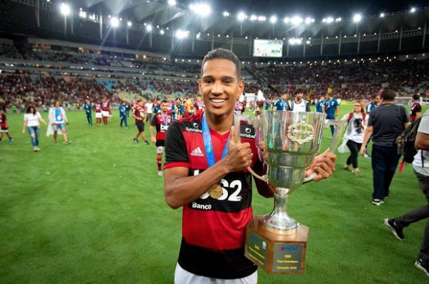 João Lucas é o jogador do Flamengo que testou positivo para Covid-19