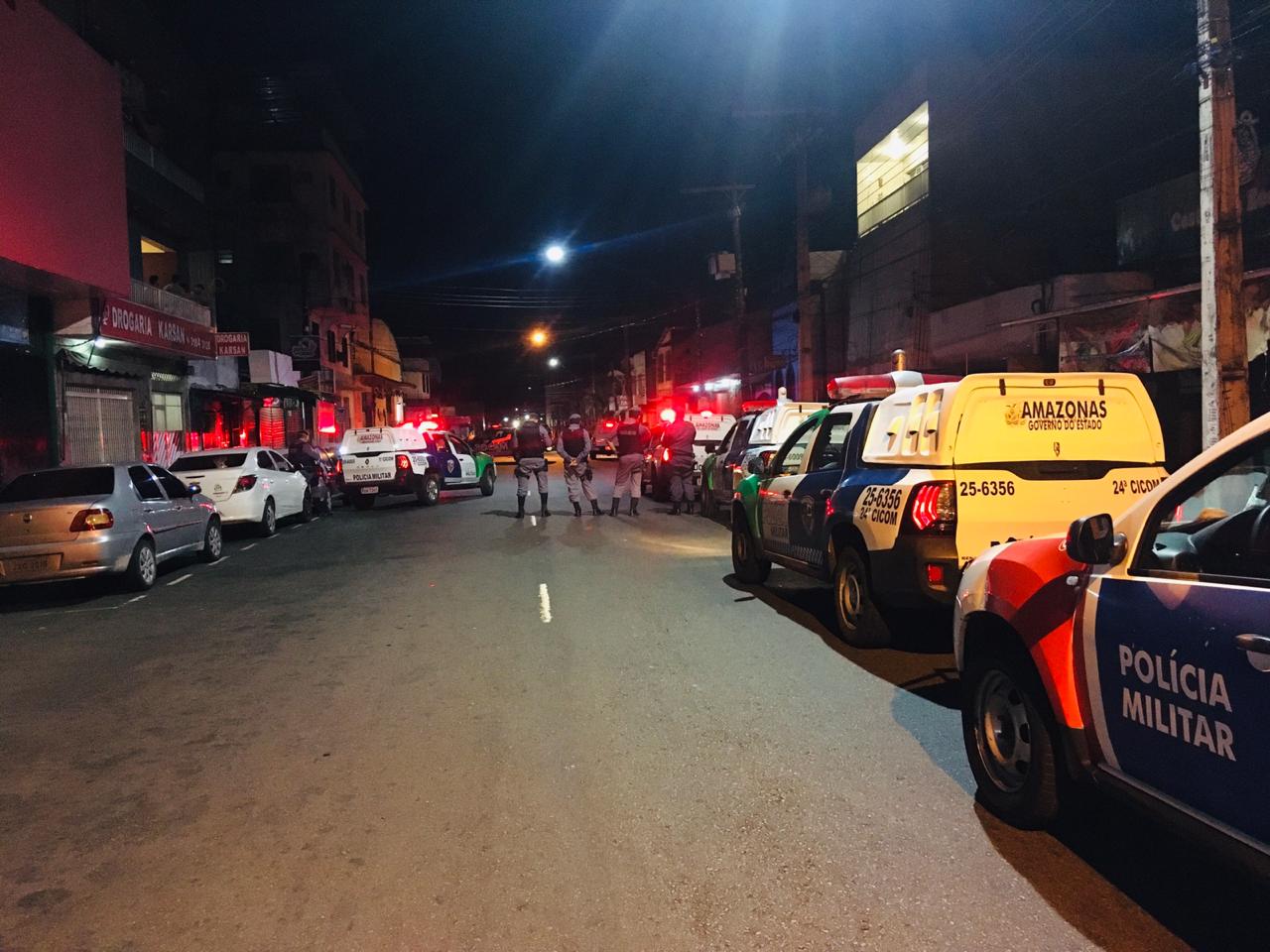 Polícia tenta negociação com criminosos que fazem idosos reféns em Manaus