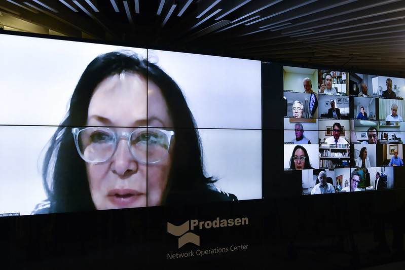 Senado aprova prioridade às mulheres chefes de família para receber auxílio emergencial