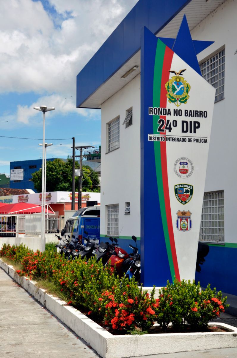 Homem que agrediu idosa com barra de ferro em agência bancária é preso em Manaus 